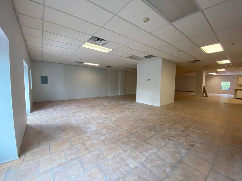 More Photos Of 25-27 E Merrick Rd, Valley Stream Office For Lease