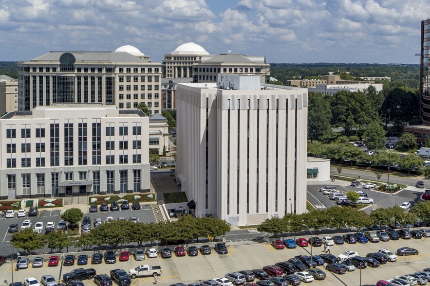 More Photos Of 5960 Fairview Rd, Charlotte Unknown For Lease