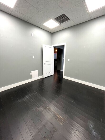 More Photos Of 1710 N 14th St, Tampa Storefront For Lease
