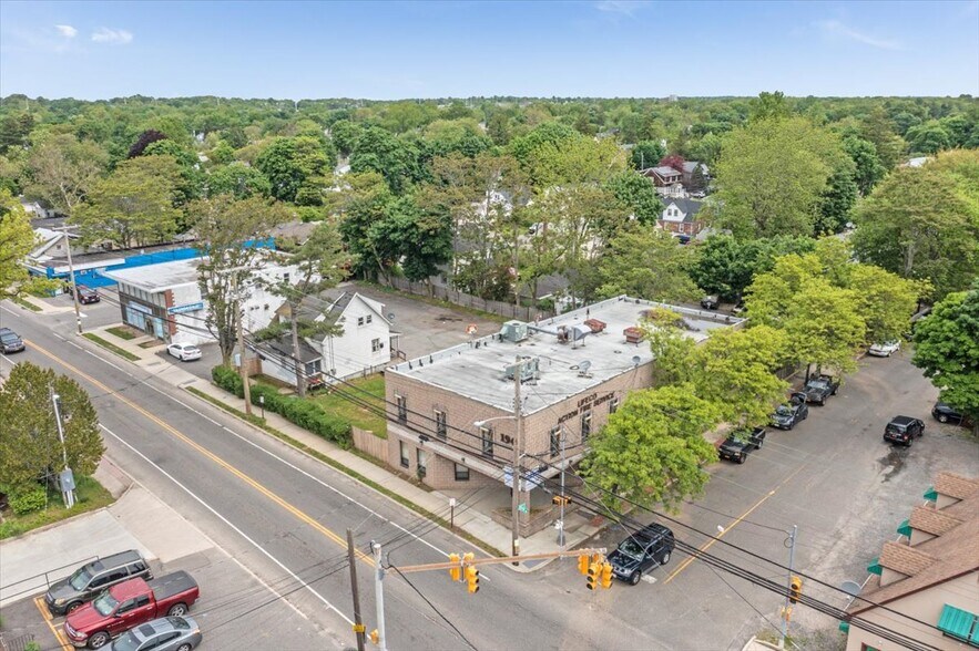 More Photos Of 194 Depot Rd, Huntington Station Light Distribution For Sale