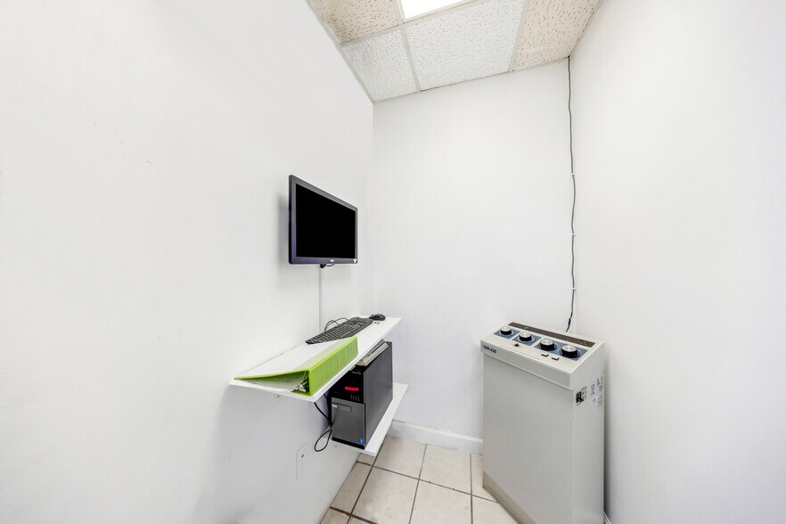 More Photos Of 700 E 1st Ave, Hialeah Medical For Lease