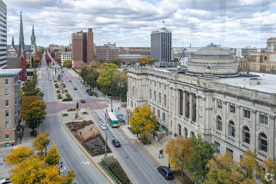 More Photos Of 735 W Wisconsin Ave, Milwaukee Apartments For Sale