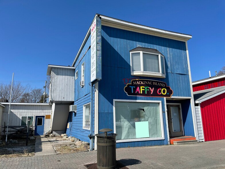 More Photos Of 205 E Central Ave, Mackinaw City Storefront For Lease
