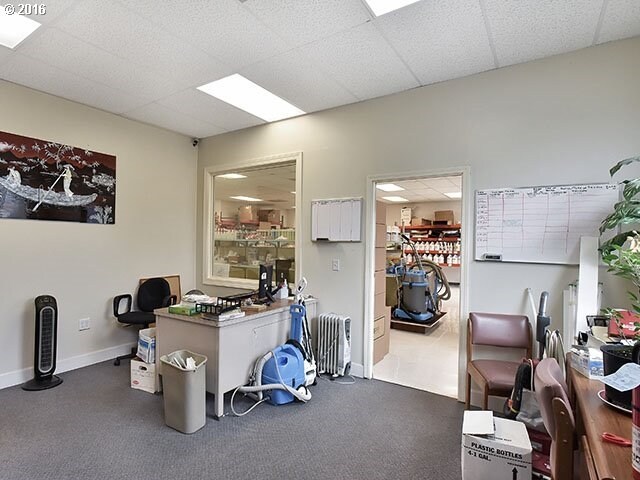 More Photos Of 8105 SE Duke St, Portland Storefront Retail Office For Sale
