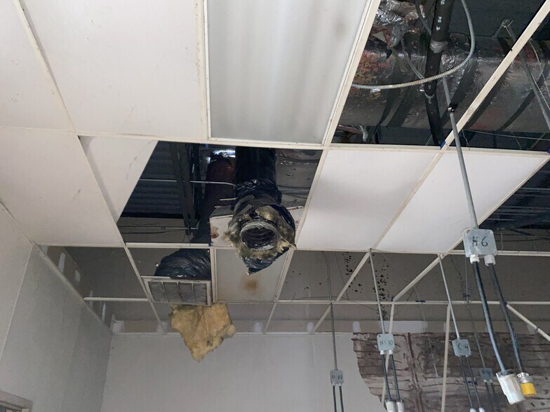 More Photos Of 5424-5428 25th St, Cicero Industrial For Sale