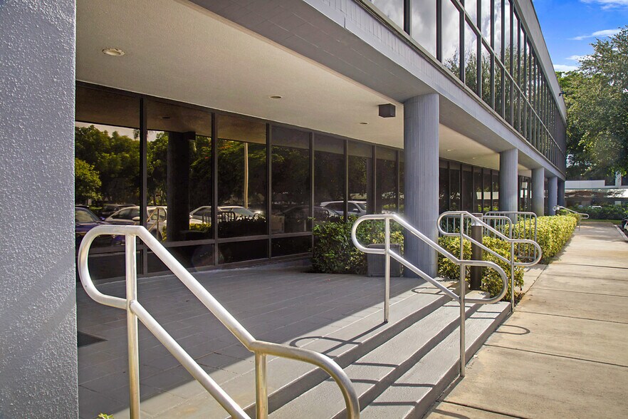 More Photos Of 2201 NW Corporate Blvd, Boca Raton Medical For Lease