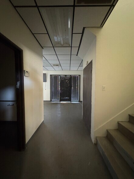 More Photos Of 9245 Glenoaks Blvd, Sun Valley Warehouse For Lease