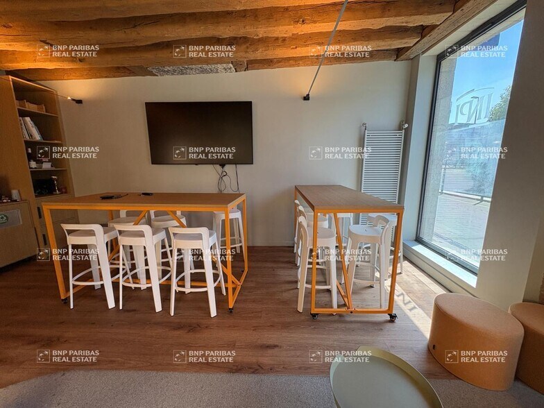 More Photos Of , Nantes Office For Sale