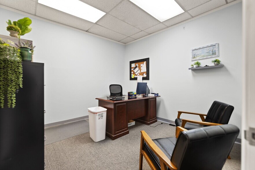 More Photos Of 725 S Main St, London Medical For Sale