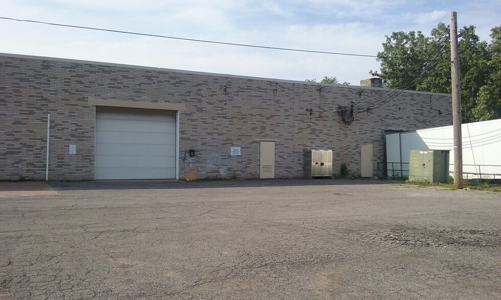 More Photos Of 2001 Elyria Ave, Lorain Warehouse For Lease