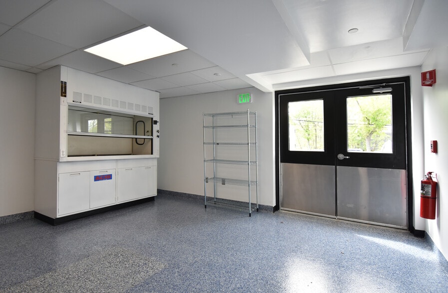 More Photos Of 34 Commerce Way, Woburn Research And Development For Lease