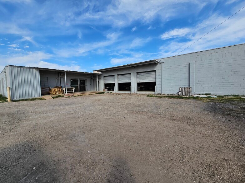 More Photos Of 301 East South 11th St, Abilene General Retail For Sale