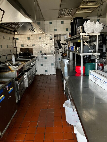 More Photos Of 606 N Pinellas Ave, Tarpon Springs Restaurant For Lease