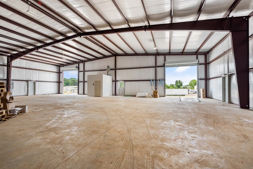 More Photos Of 27 Airport Business, Jasper Warehouse For Lease