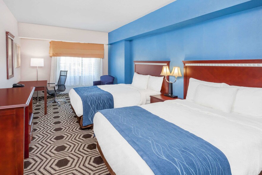 More Photos Of 215 E Walworth Ave, Delavan Hotel For Sale