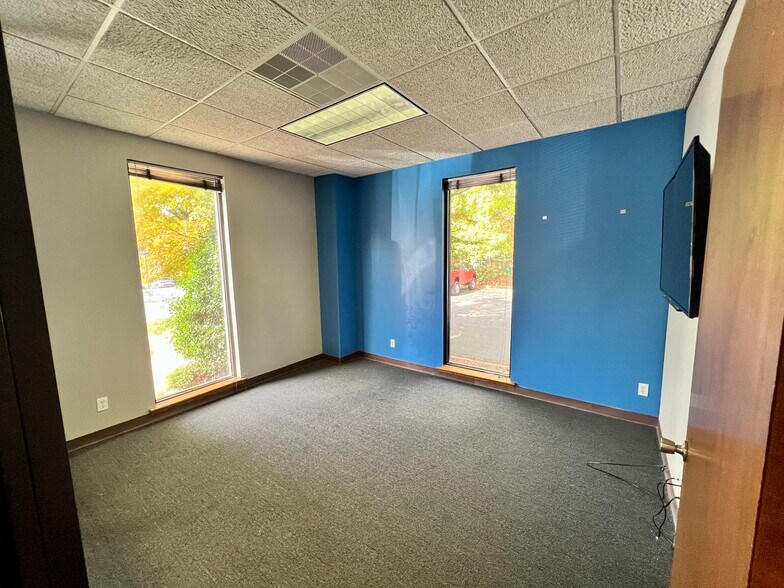 More Photos Of 1149 Executive Cir, Cary Office For Lease
