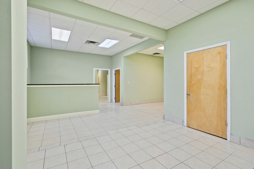 More Photos Of 2255 Dunn Ave, Jacksonville Medical For Lease