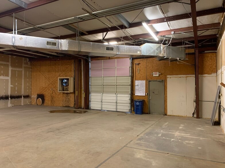 More Photos Of 1031-1035 Putman Dr, Huntsville Flex For Lease