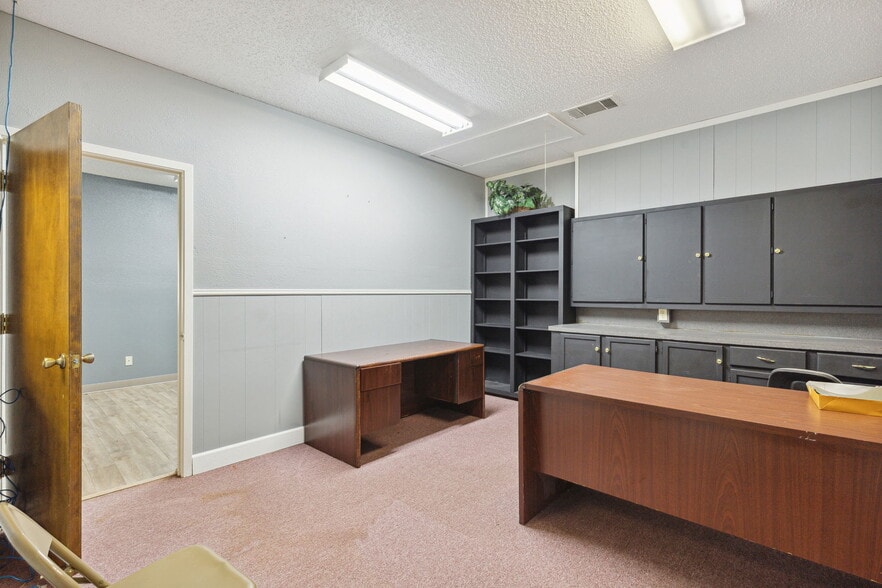 More Photos Of 1919 S Collins St, Arlington Religious Facility For Sale