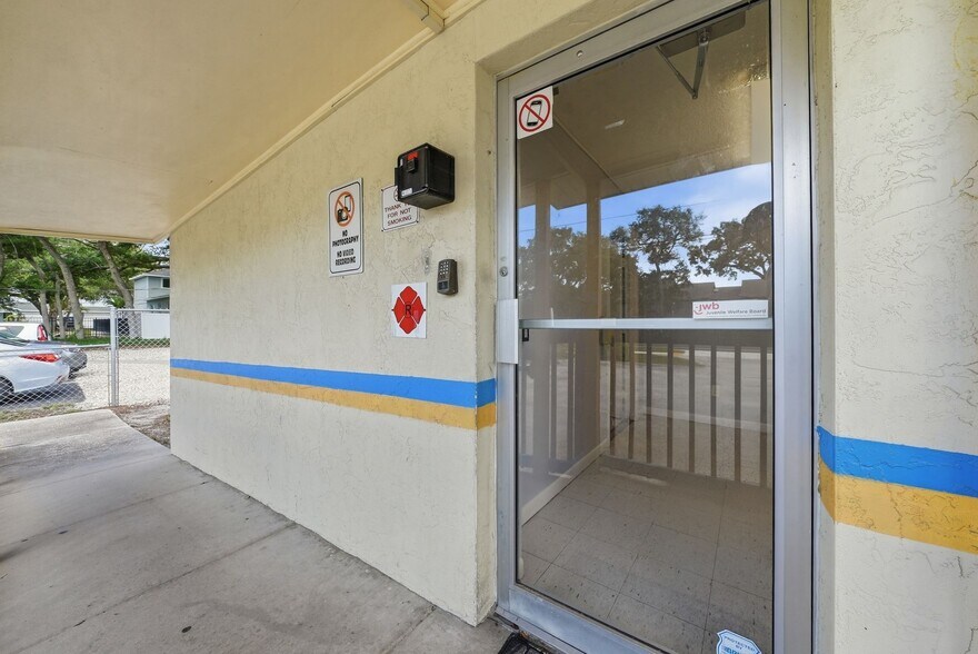 More Photos Of 2886 Whitney Rd, Clearwater Storefront Retail Residential For Sale