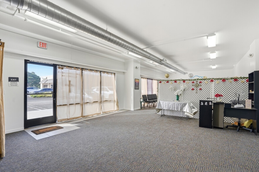More Photos Of 203-205 W Central Ave, Lompoc Loft Creative Space For Sale