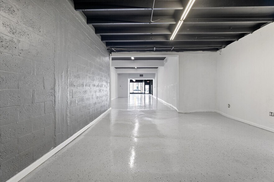 More Photos Of 1500 NW 36th St, Miami Storefront Retail Office For Lease