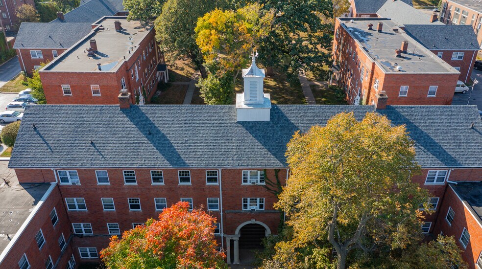 More Photos Of 3333 Grand Ave, Des Moines Apartments For Sale