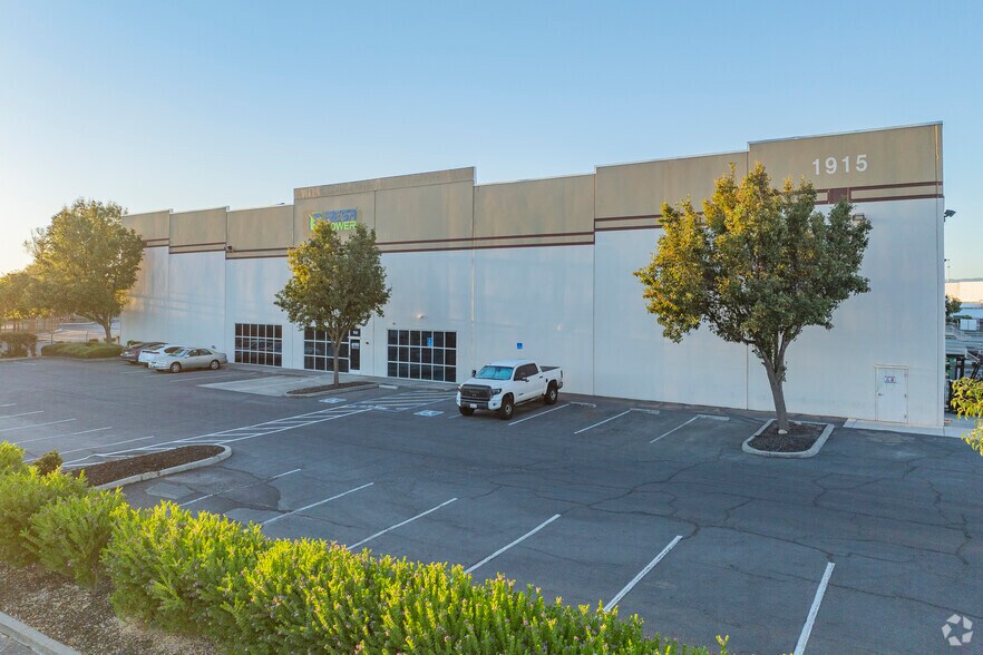 More Photos Of 1915 N MacArthur Dr, Tracy Distribution For Lease