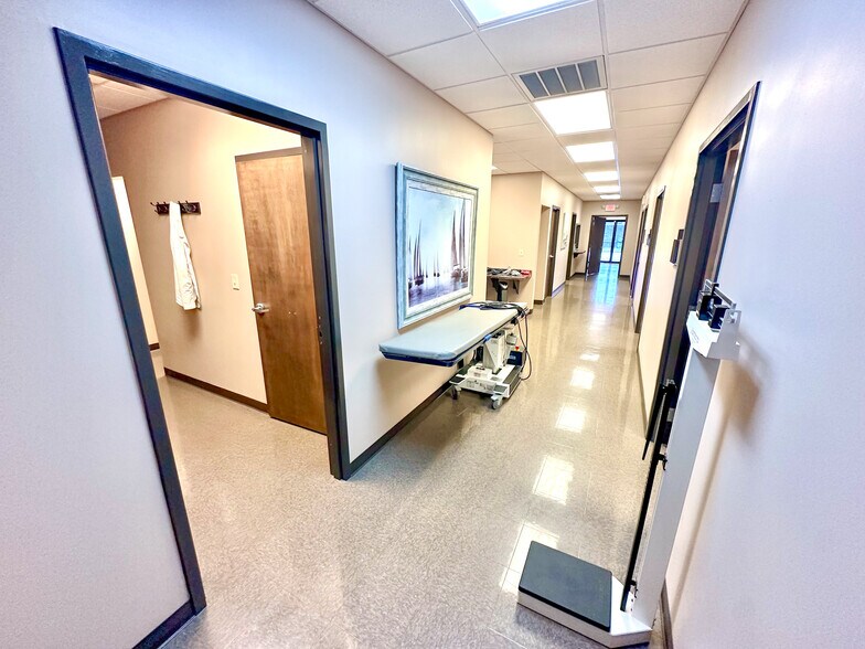 More Photos Of 142 Hampton Ct, Commerce Rehabilitation Center For Sale