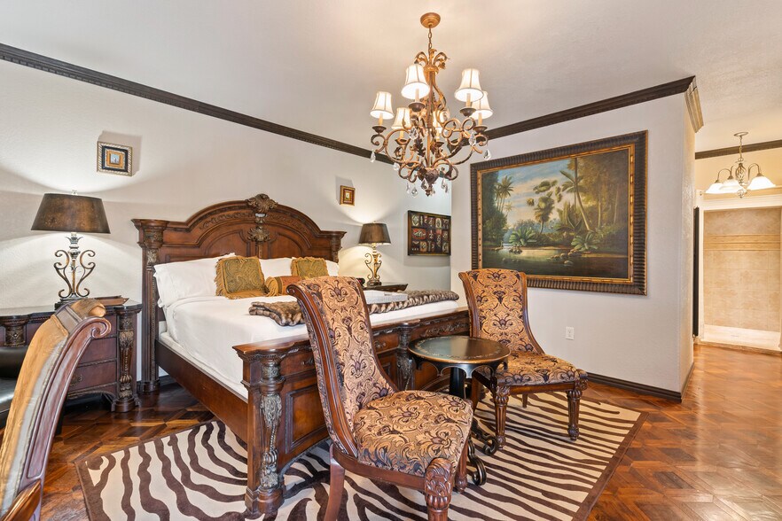 More Photos Of 306 N Main St, Bentonville Hospitality For Sale