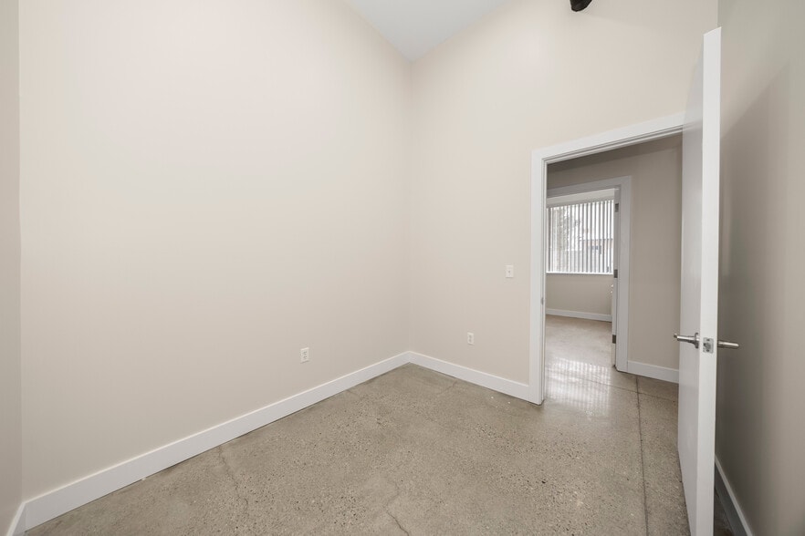 More Photos Of 3462 Greenfield rd, Berkley Medical For Lease