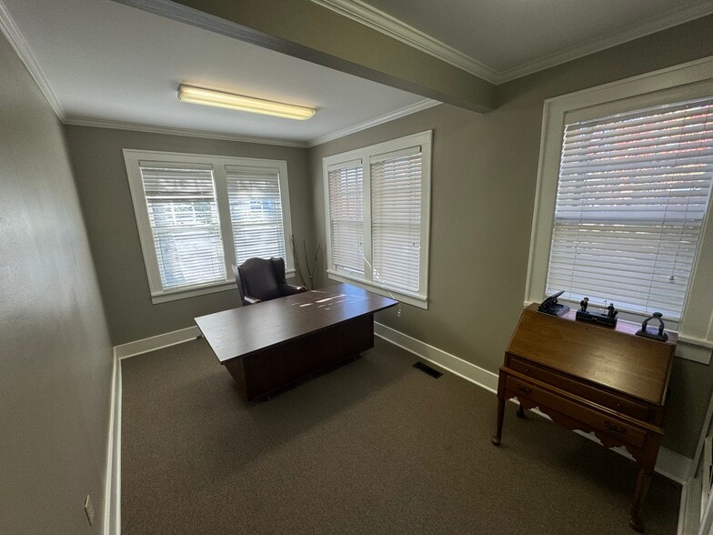 More Photos Of 210 State St, Little Rock Office For Lease