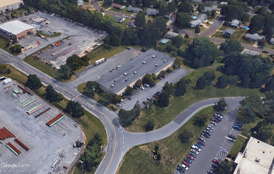 More Photos Of 2780 Commerce Dr, Middletown Light Distribution For Lease