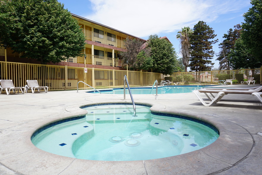 Primary Photo Of 4500 Buck Owens Blvd, Bakersfield Hotel For Sale