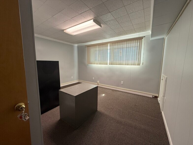 More Photos Of 584 Wyoming Ave, Kingston Medical For Sale