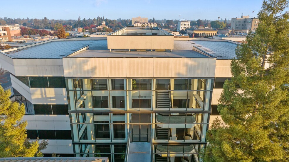 More Photos Of 100 Willow Plz, Visalia Medical For Sale