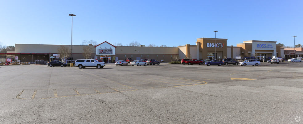 Primary Photo Of 401 N Generals Blvd, Lincolnton General Retail For Lease