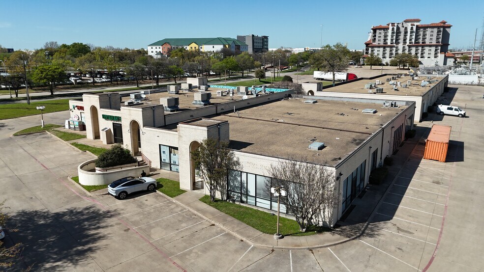 More Photos Of 1800 Valley View Ln, Irving Unknown For Lease