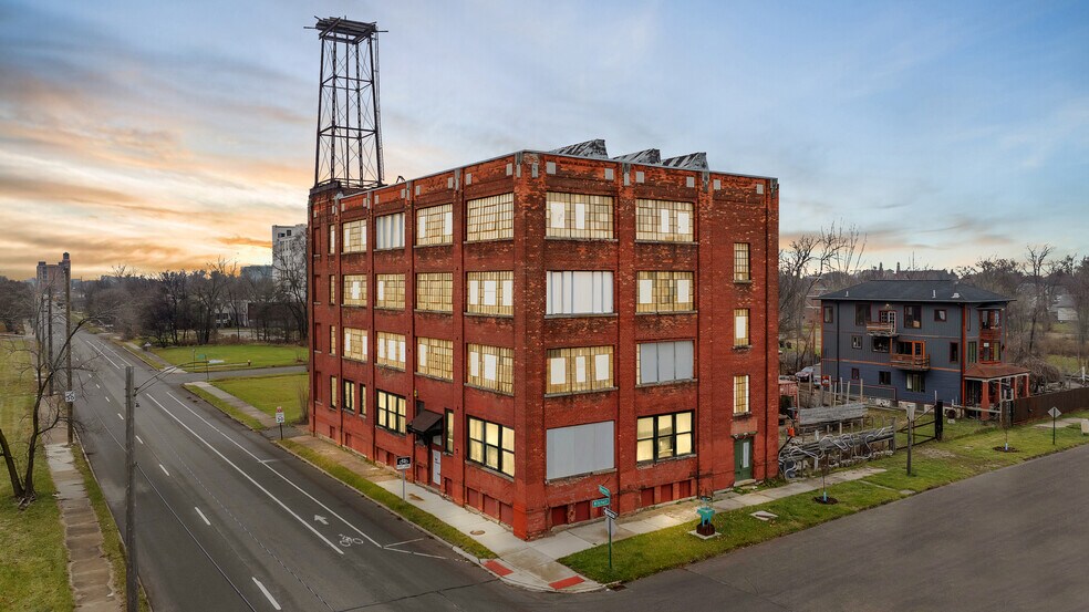 More Photos Of 2941 E Warren Ave, Detroit Apartments For Sale