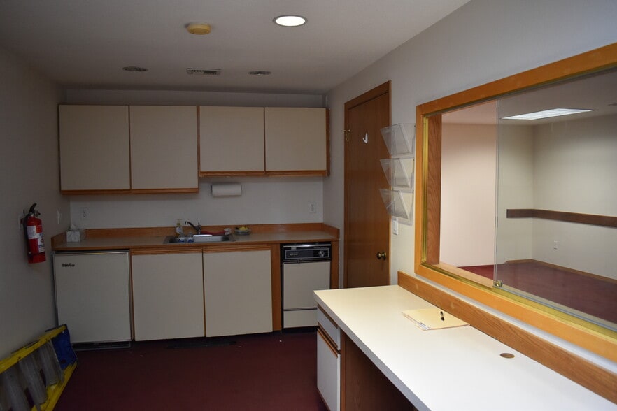 More Photos Of 6314 19th St W, Fircrest Office For Lease