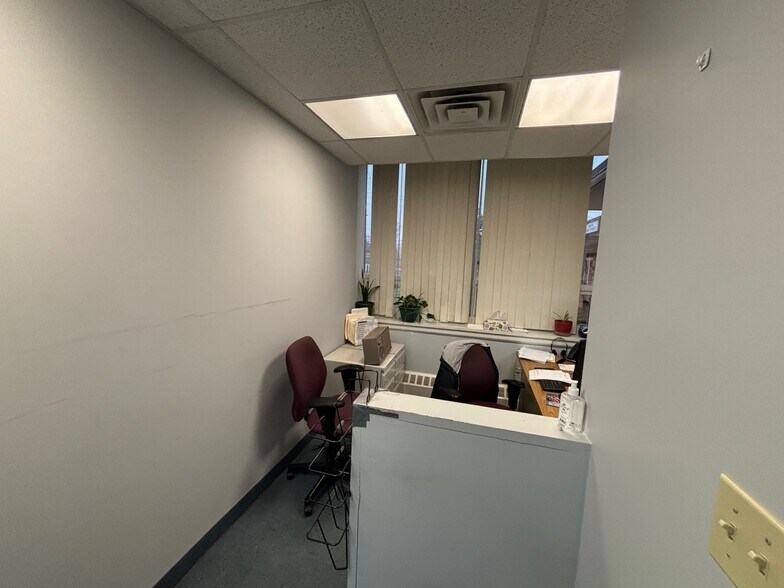 More Photos Of 1654 King St, Enfield Office For Lease