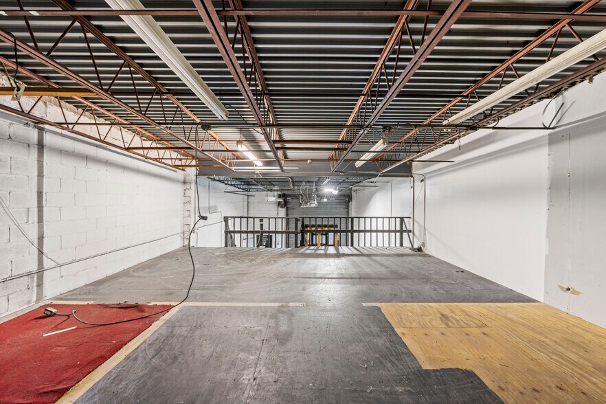 More Photos Of 166 Industrial Loop, Staten Island Warehouse For Lease