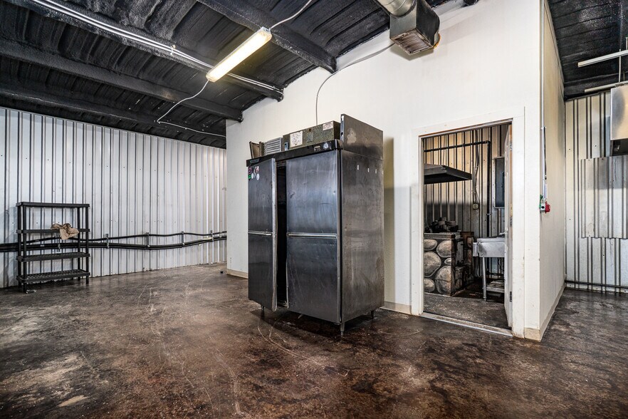 More Photos Of 201 E Service Rd, Tulia Restaurant For Sale