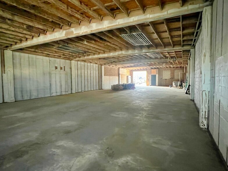 More Photos Of 3332 14th St, Los Angeles Warehouse For Lease