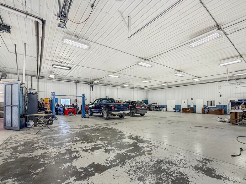 More Photos Of 2326 N Main St, Osceola Auto Repair For Sale