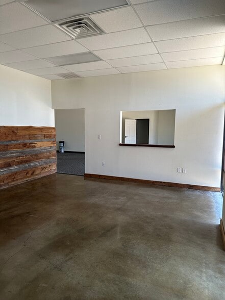 More Photos Of 5113 Commercial Dr, North Richland Hills Warehouse For Sale