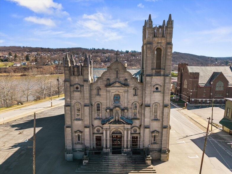 More Photos Of 21 State St, Oil City Specialty For Sale