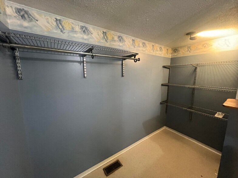 More Photos Of 380 S Main St, De Graff Light Manufacturing For Sale