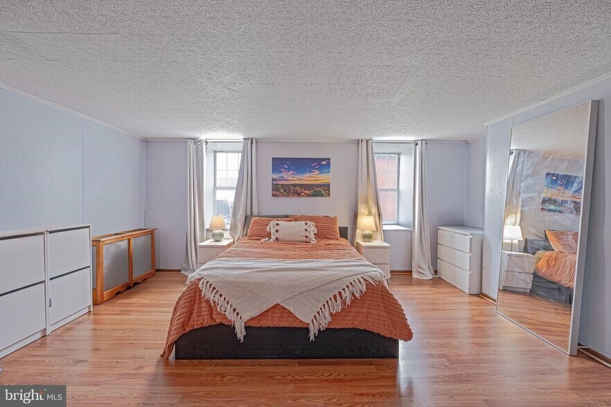 More Photos Of 1701 Pine St, Philadelphia Storefront Retail Residential For Sale