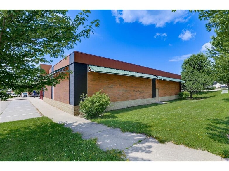 More Photos Of 9079 Buchanon Trl, Inver Grove Heights General Retail For Sale